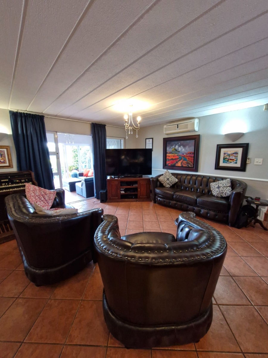 4 Bedroom Property for Sale in Caribbean Beach Club North West